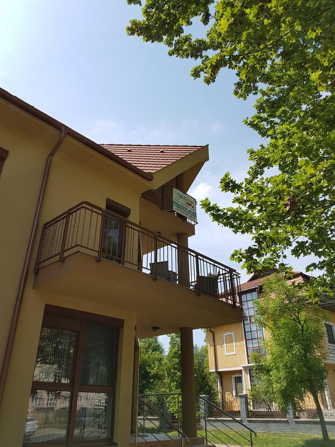 Tahiti Apartman Hajdúszoboszló المظهر الخارجي الصورة